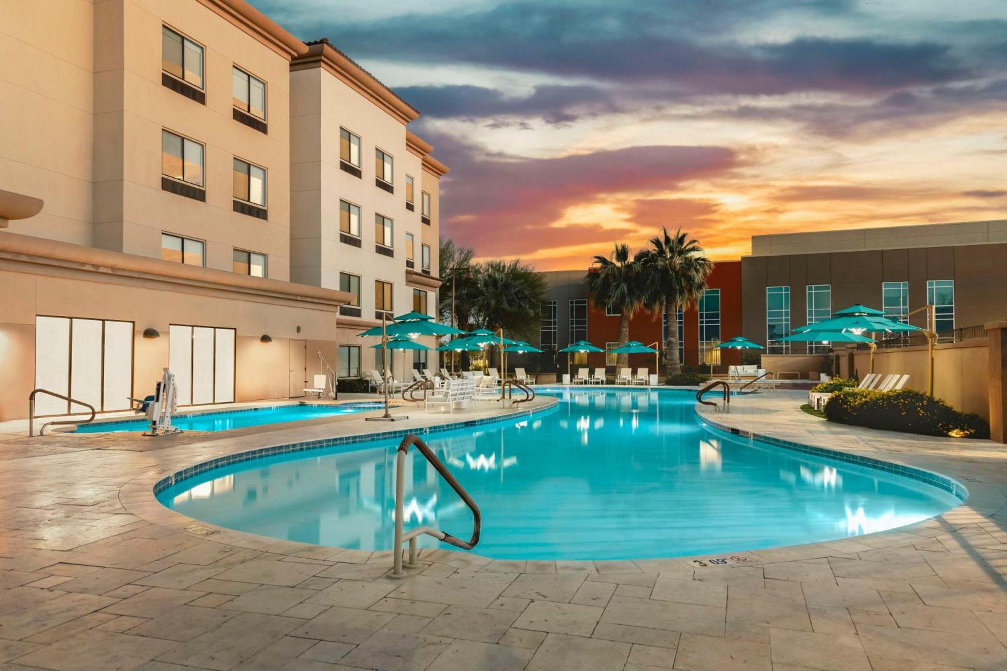 Doubletree By Hilton Phoenix-Гилберт Экстерьер фото